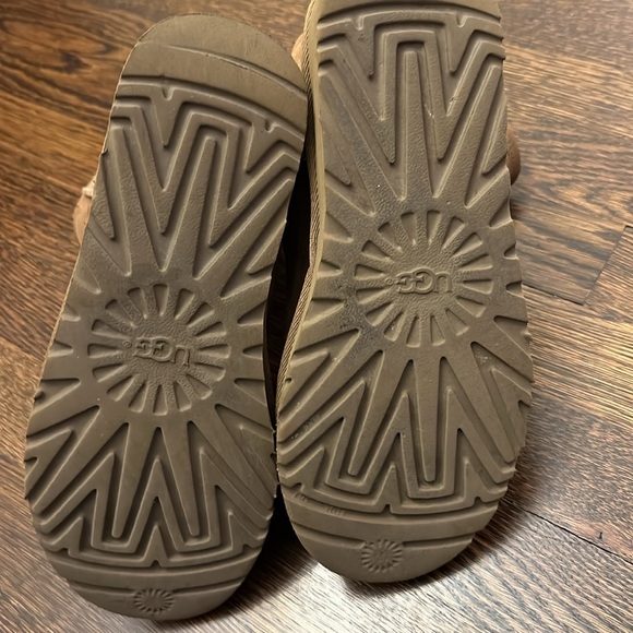 UGG Women's Classic Short Suede and Shearling - Picture 8 of 8